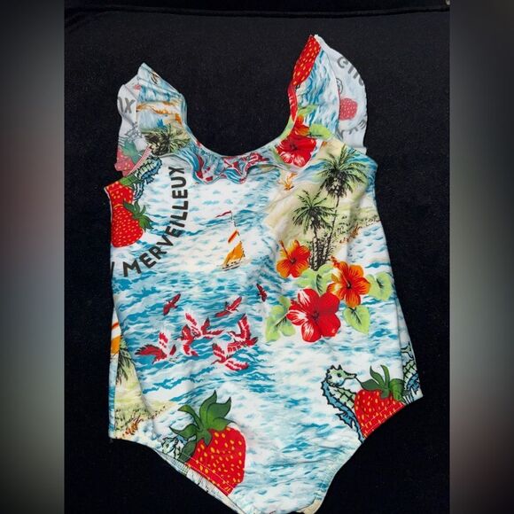 Brand new with tag Gucci Strawberry Ocean Print Swimsuit size 3 - Picture 1 of 6